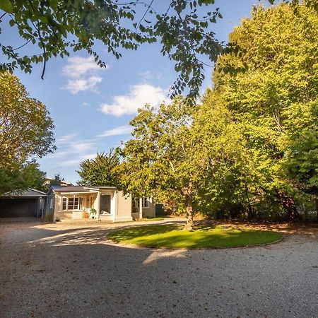 Hop, Skip And Jump To The Lake - Te Anau House Екстер'єр фото