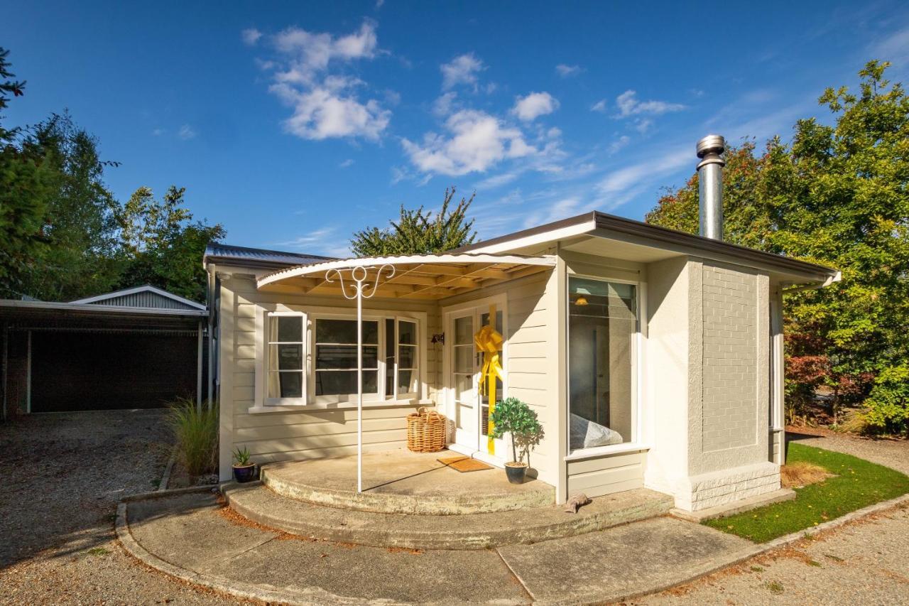 Hop, Skip And Jump To The Lake - Te Anau House Екстер'єр фото