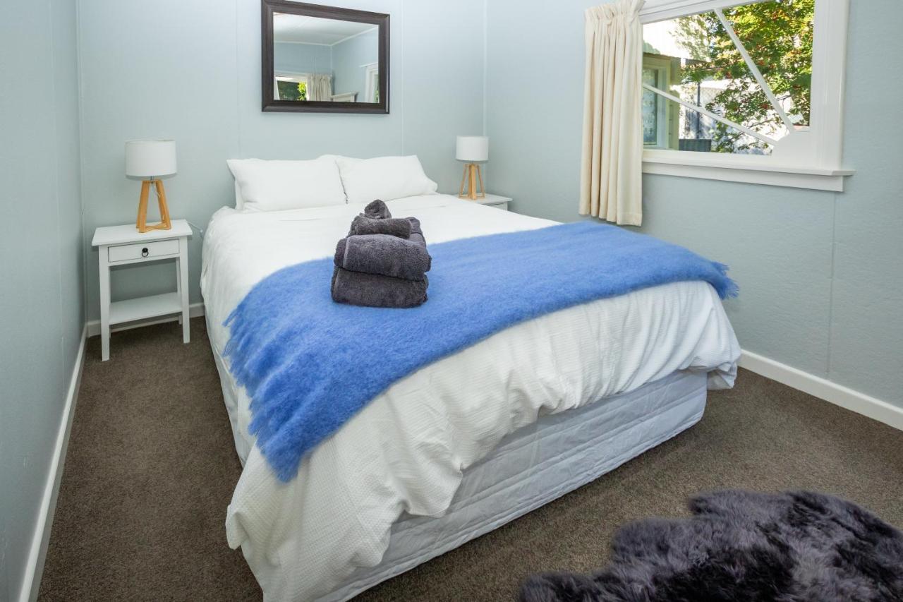 Hop, Skip And Jump To The Lake - Te Anau House Екстер'єр фото