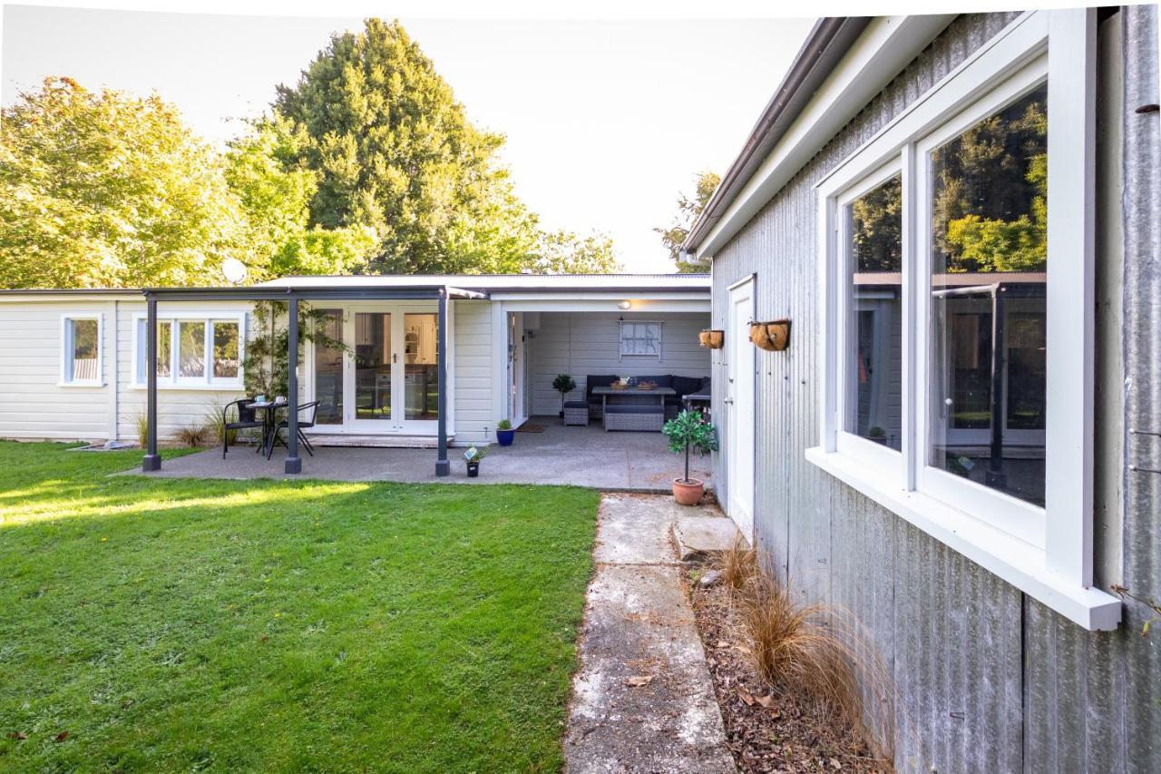 Hop, Skip And Jump To The Lake - Te Anau House Екстер'єр фото